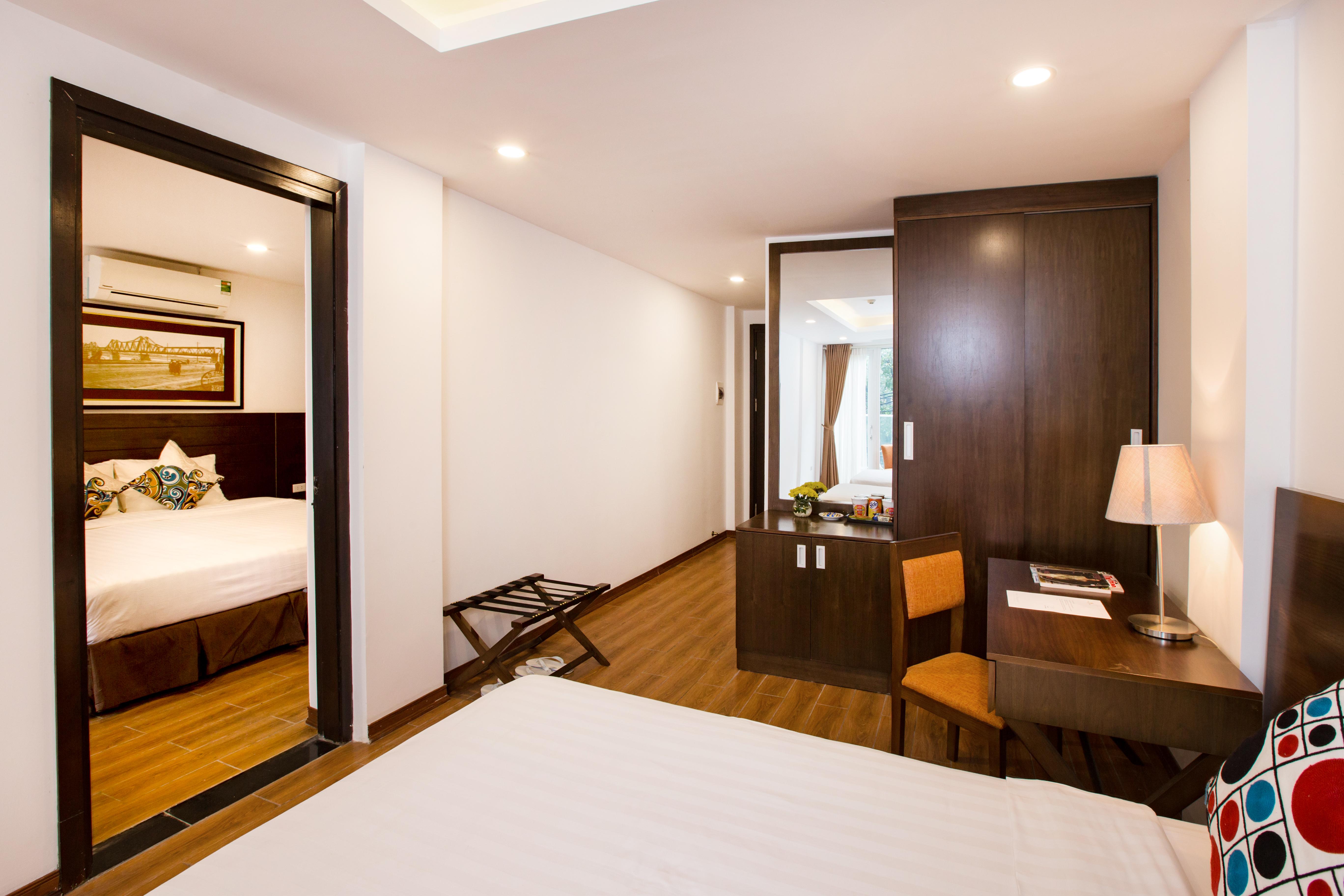 Thang Long Espana Hotel — Foto’s 1